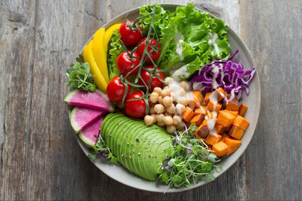 Chế độ ăn chay nhiều rau quả sẽ hỗ trợ tích cực cho việc giảm estrogen dư thừa