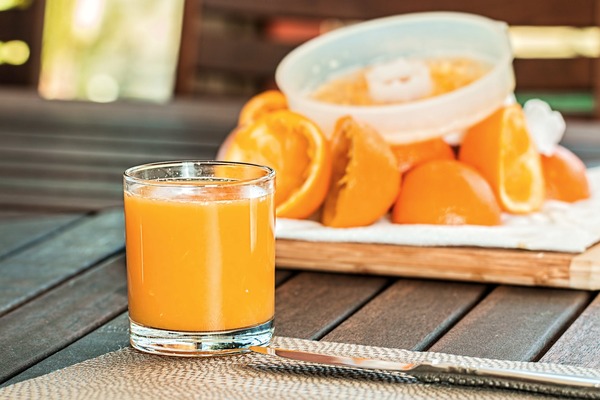 Nước ép cam là loại thức uống chứa nhiều vitamin C